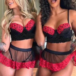 Chic V-Neck Lace Lingerie Set for Stylish Women (Elegant and Seductive)