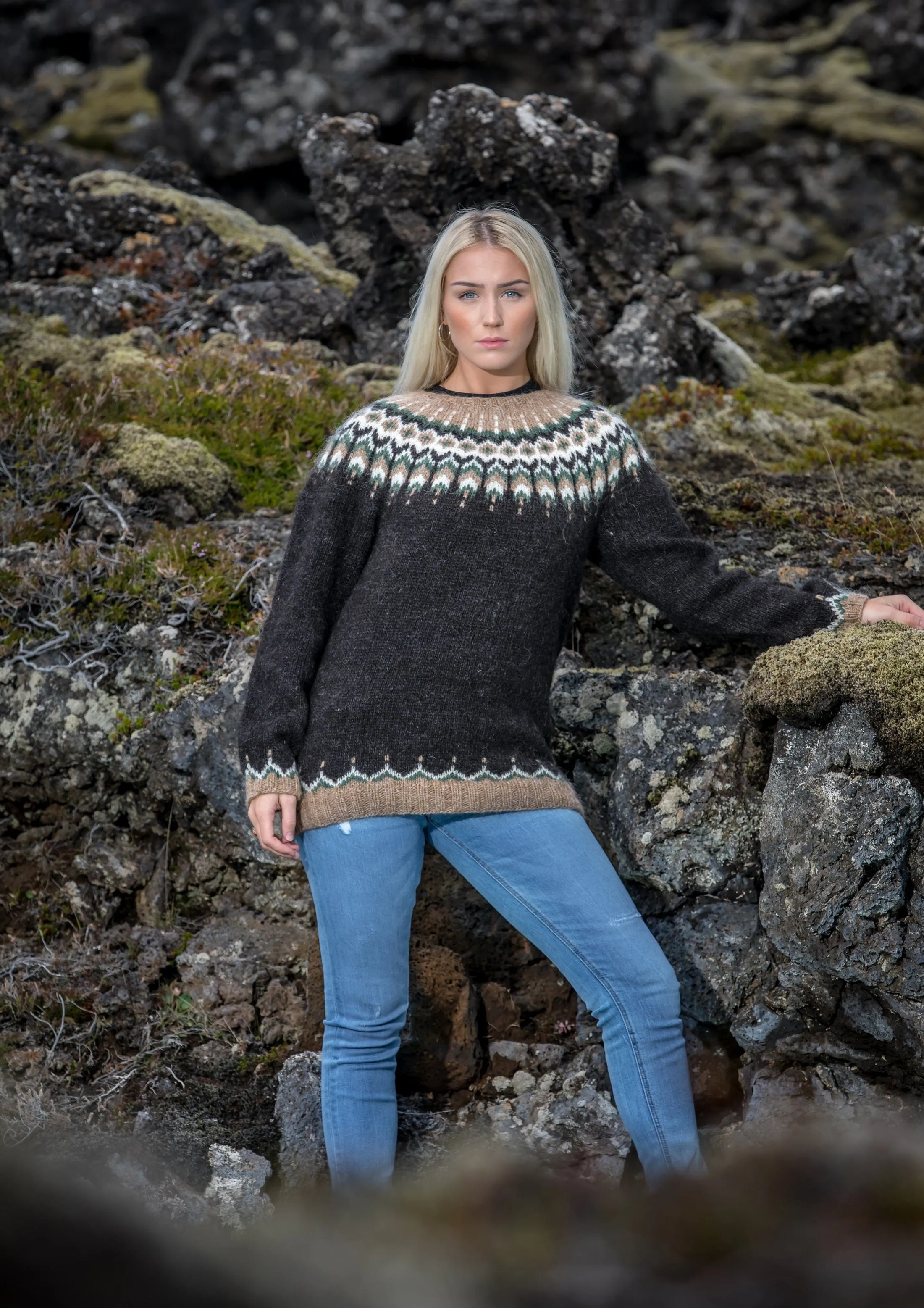 Black Heather Icelandic Sweater Knitting Kit - Hennie