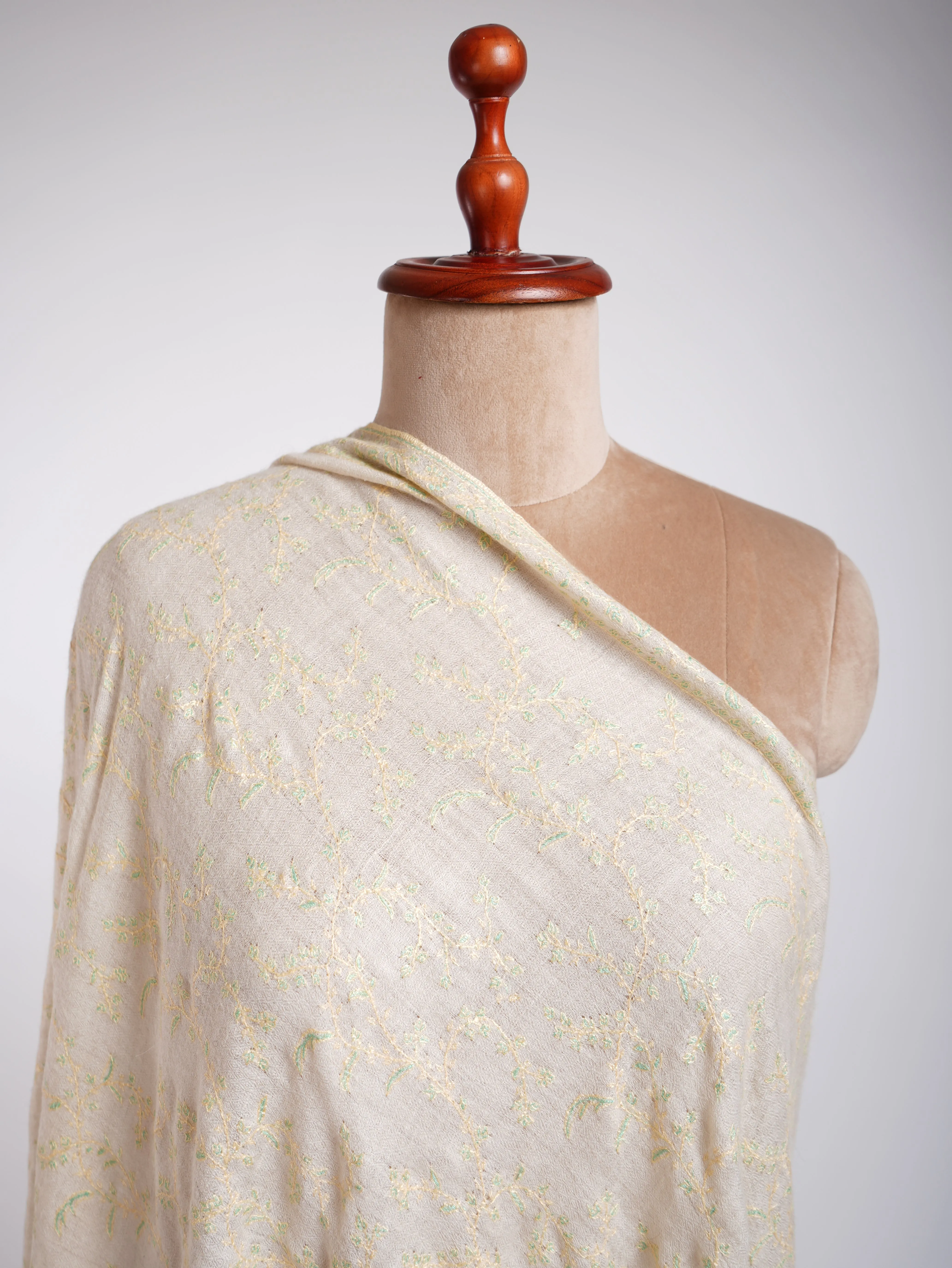 Jaaldar Sozni Embroidery Kashmiri Pashmina Shawl Ivory