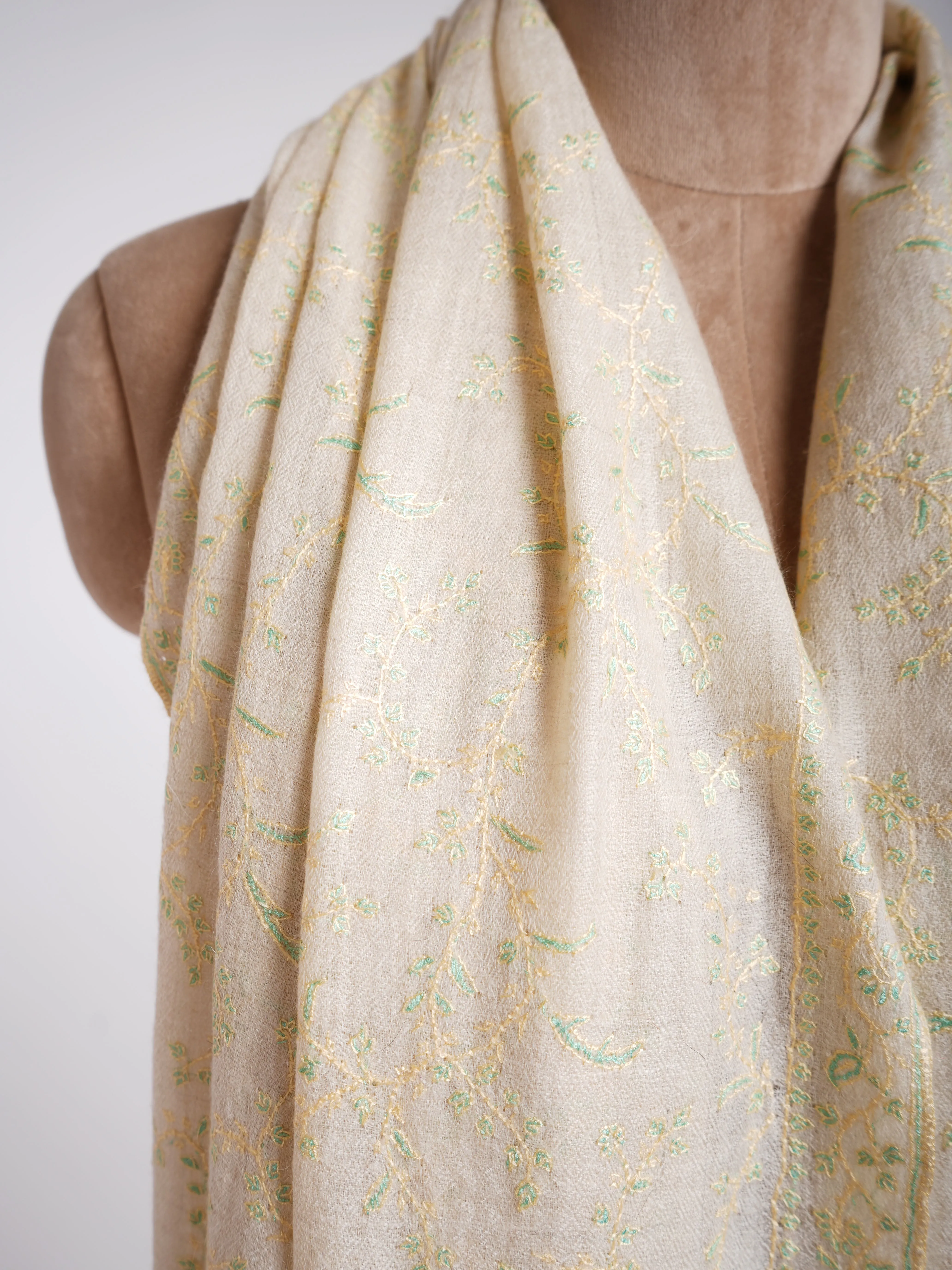 Jaaldar Sozni Embroidery Kashmiri Pashmina Shawl Ivory