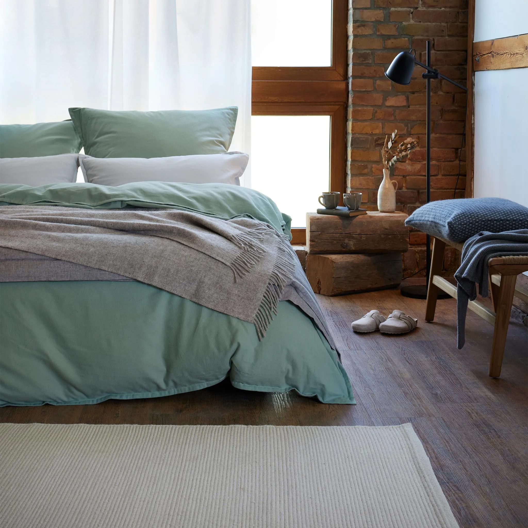 Loha Wool Rug [Ivory/White]