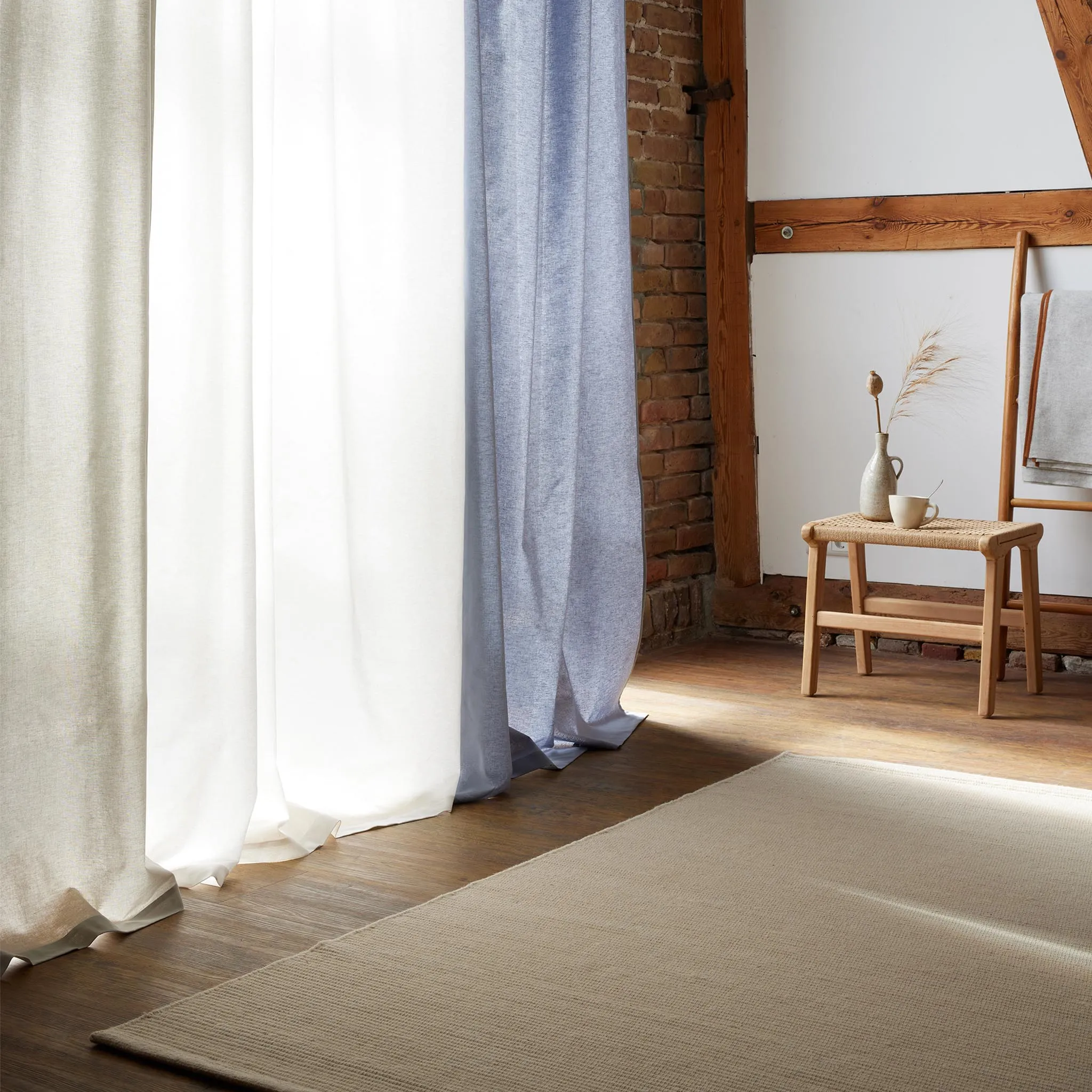 Loha Wool Rug [Ivory/White]