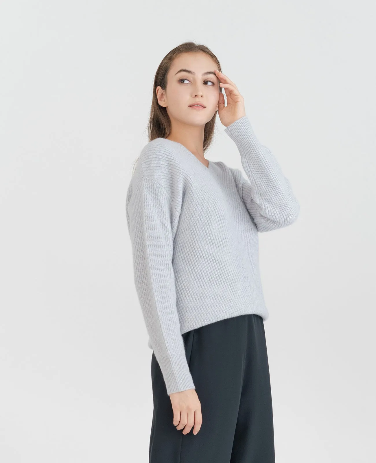 Moving Rib V-Neck Sweater