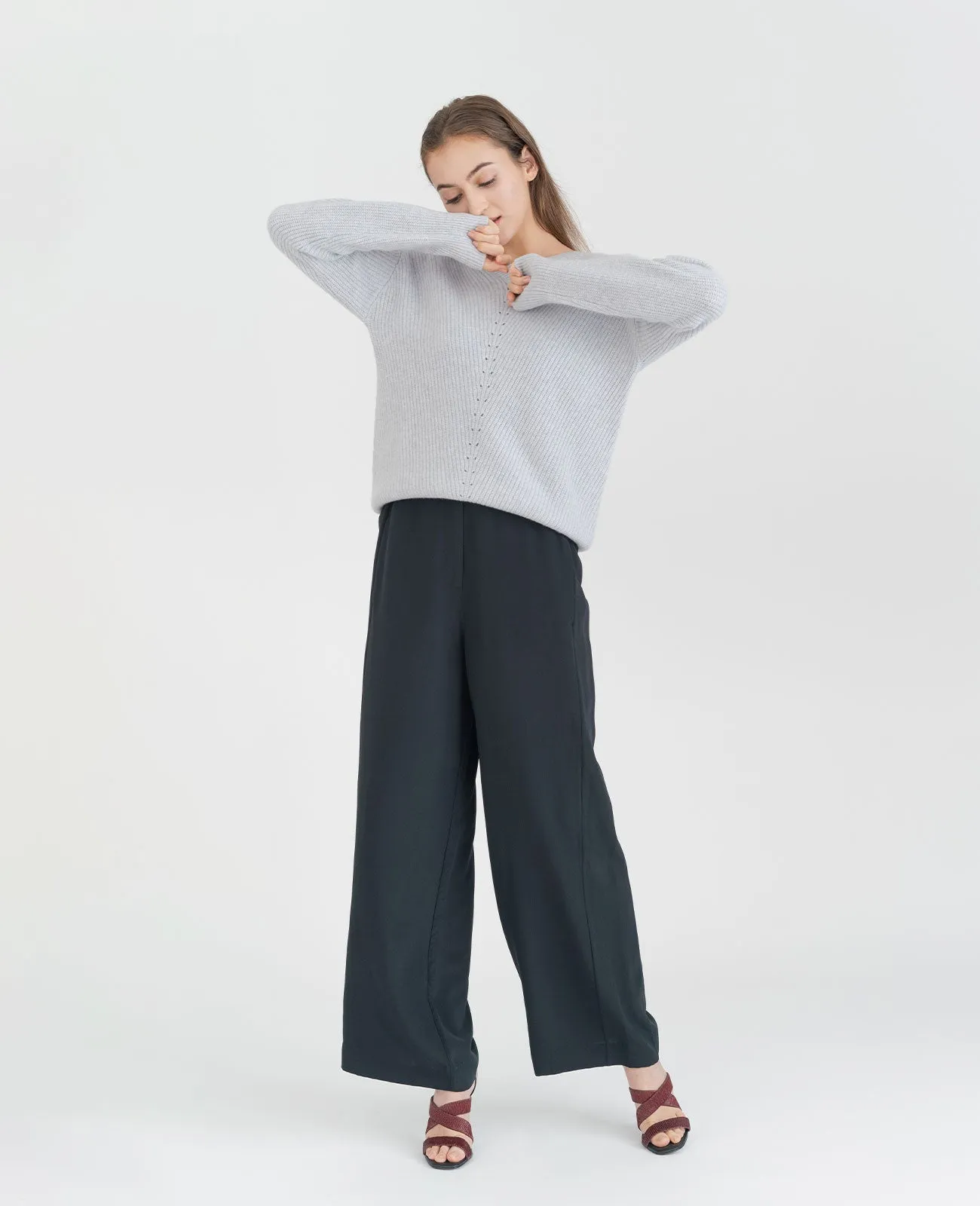 Moving Rib V-Neck Sweater